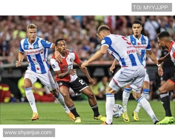 周四003费耶诺德迎战海伦芬双方争夺激烈期待精彩对决